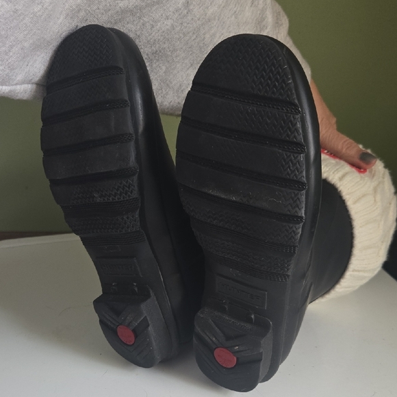 Hunter Black Boots with White Knit Cuffs - Picture 6 of 6